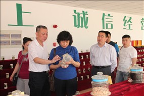 南開中醫(yī)院領(lǐng)導(dǎo)蒞臨我司參觀考察